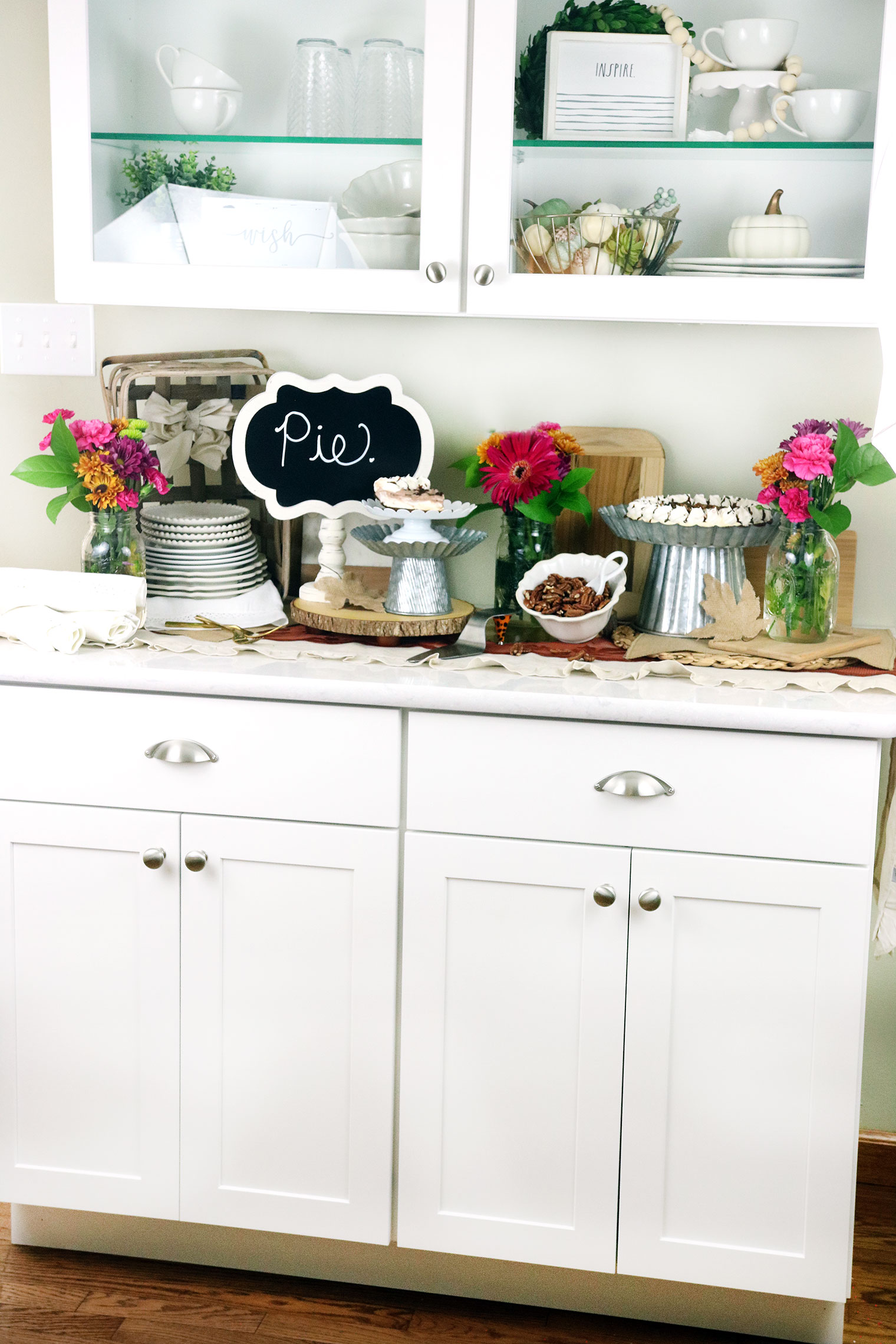 How to Easily Set Up a Dessert Area for the Holidays